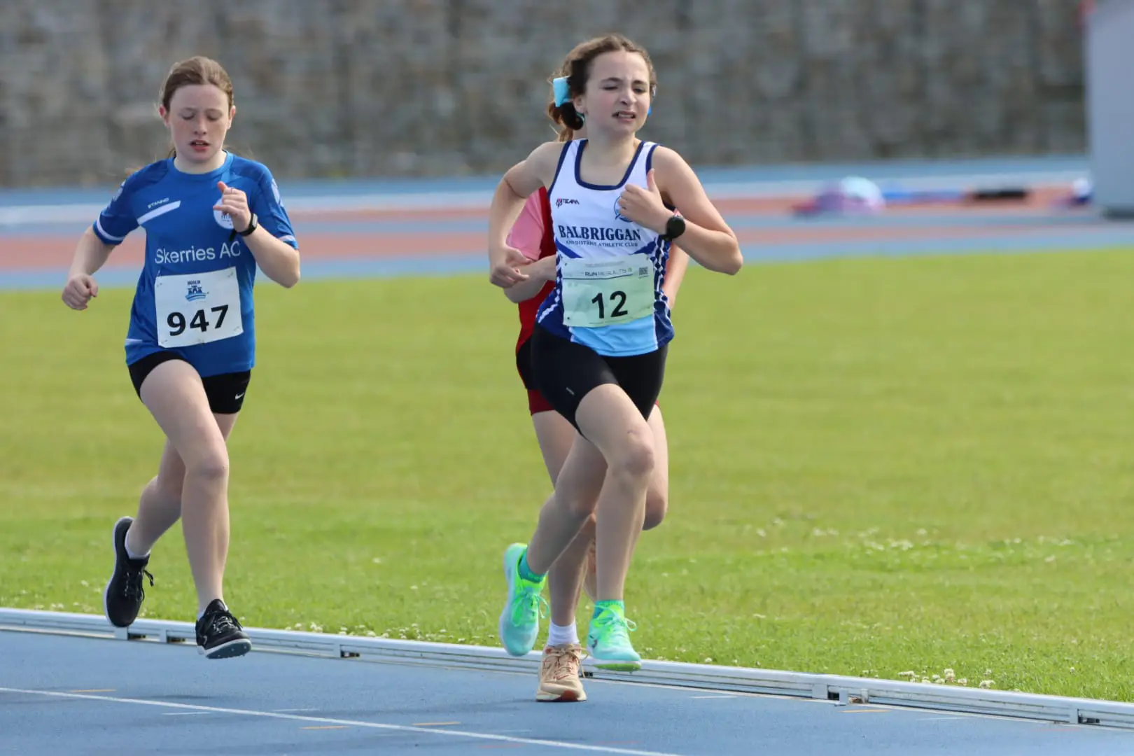 kids running on track